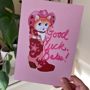 Bonne chance bébé - inspiré de Chappell Roan - impression de chat - kitsch - queer - cowgirl - western - A5 - art mural - LGBTQ+