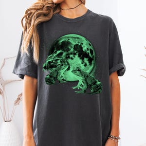 Frogs Howling To Moon Comfort Colors® Vintage Style Tshirt, Retro Funny Frog Shirt, Weird Mystical Toad Shirts, Frog Lovers Gag Gift Top