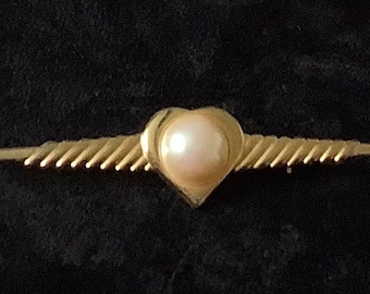 Vintage Faux Pearl Heart Detail Broche Retro Goldtone Jas Revers Bar Pin Mid Century Sieraden Kostuum Sieraden