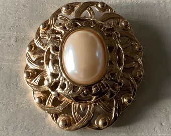 Vintage Goldtone Brooch Retro Pearl Cabochon Pin Mid Century Jewelry Victorian Revival Jewellery Costume Jewelry