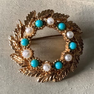Vintage Wreath Goldtone Brooch Retro Turquoise Faux Pearl Pin Costume Jewelry Mid Century Round Brooch image 5