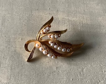 Vintage Brooch Retro Faux Pearl Goldtone Pin Mid Century Brooch Costume Jewellery Gift for Her