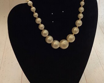 Vintage 1950s Graduated Faux Pearl Necklace Hong Kong Made Pearl Choker Retro Bead Necklace Costume Jewelry Gift for Her