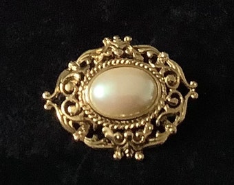 Vintage Cabochon Pearl Brooch Retro Goldtone Pin Victorian Revival Jewelry Costume Jewellery Mid Century Brooch