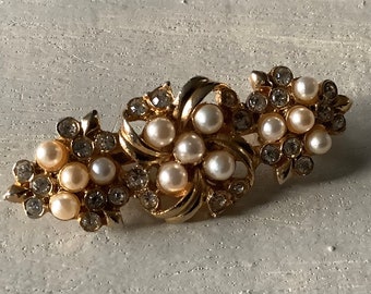 Vintage Brooch Faux Pearl Goldtone Pin Retro Cluster Jewelry Costume Jewellery Mid Century Brooch