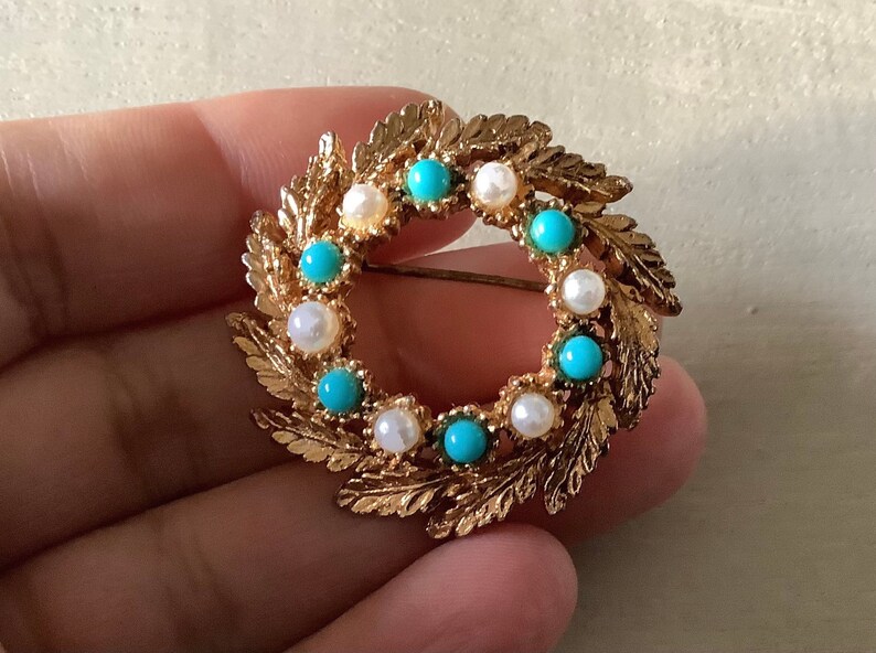 Vintage Wreath Goldtone Brooch Retro Turquoise Faux Pearl Pin Costume Jewelry Mid Century Round Brooch image 2