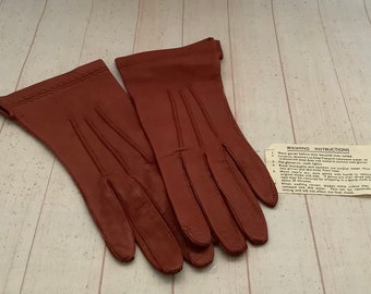 Vintage 1950s Windsor Tan Colour Leather Gloves Small Size Unlined Empire Made Gloves Retro Size 7 Pin Up Rockabilly Fashion Accessory