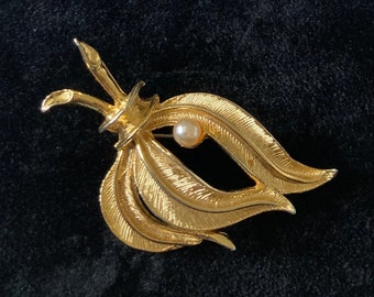 Vintage 1950s Brooch Retro Faux Pearl Goldtone Pin Mid Century Jewelry Costume Jewellery Gift for Her