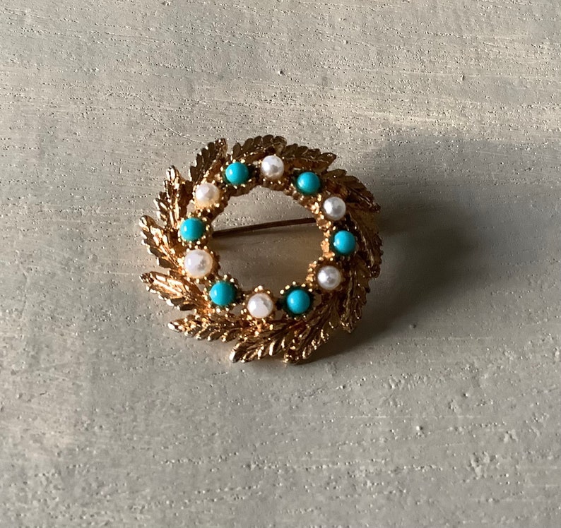 Vintage Wreath Goldtone Brooch Retro Turquoise Faux Pearl Pin Costume Jewelry Mid Century Round Brooch image 3