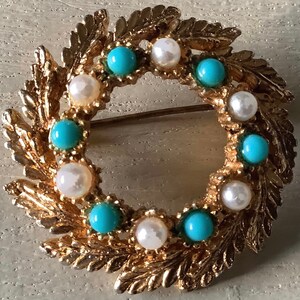 Vintage Wreath Goldtone Brooch Retro Turquoise Faux Pearl Pin Costume Jewelry Mid Century Round Brooch image 4