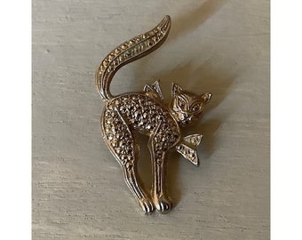 Vintage Small Cat Brooch Retro Goldtone Animal Pin Costume Jewelry Gift for Her
