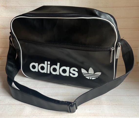 2000年代初頭のヴィンテージ ブラック アディダス エアライナー