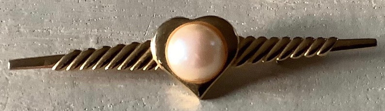 Vintage Faux Pearl Heart Detail Brooch Retro Goldtone Jacket Lapel Bar Pin Mid Century Jewelry Costume Jewellery image 5