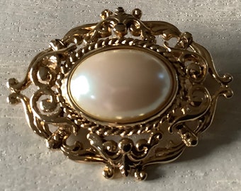 Vintage Cabochon Pearl Brooch Retro Goldtone Pin Victorian Revival Jewelry Costume Jewellery Mid Century Brooch