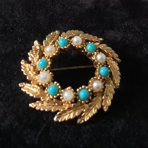 Vintage Wreath Goldtone Brooch Retro Turquoise Faux Pearl Pin Costume Jewelry Mid Century Round Brooch image 1