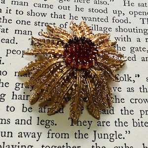Vintage 1960s Sarah Coventry Brooch Retro Goldtone Basemetal Jewelled Sunflower Pin Mid-Century Designer Brooch Flower Pin Gift Idea
