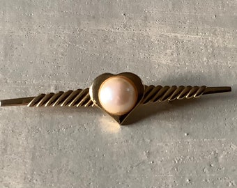 Vintage Faux Pearl Heart Detail Brooch Retro Goldtone Jacket Lapel Bar Pin Mid Century Jewelry Costume Jewellery