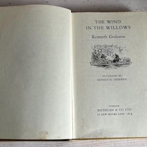 Vintage 1967 The Wind in the Willows by Kenneth Grahame Methuen Modern Classics Collectable Book Children’s Classics Unique Gift