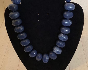 Vintage 1980s Plastic Graded Bead Necklace Retro Mottled Blue Tones Necklace Boho Hippie Jewelry Mid Century Style Necklace Gift for Her