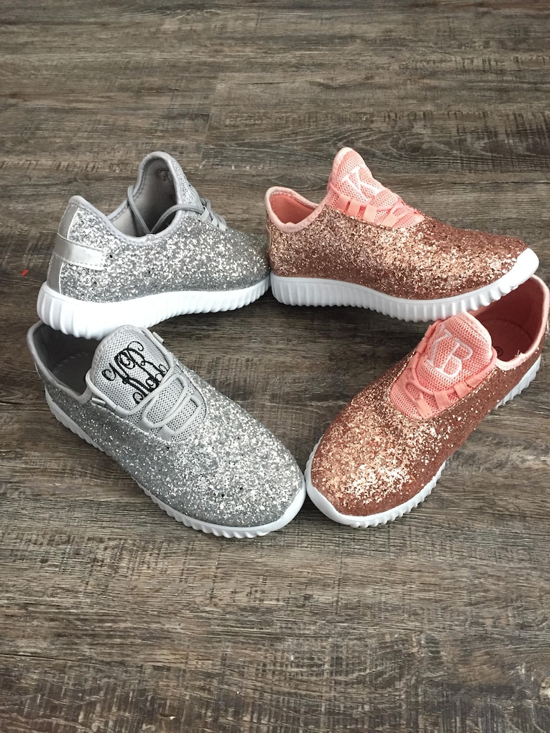 gold tennis shoes womens