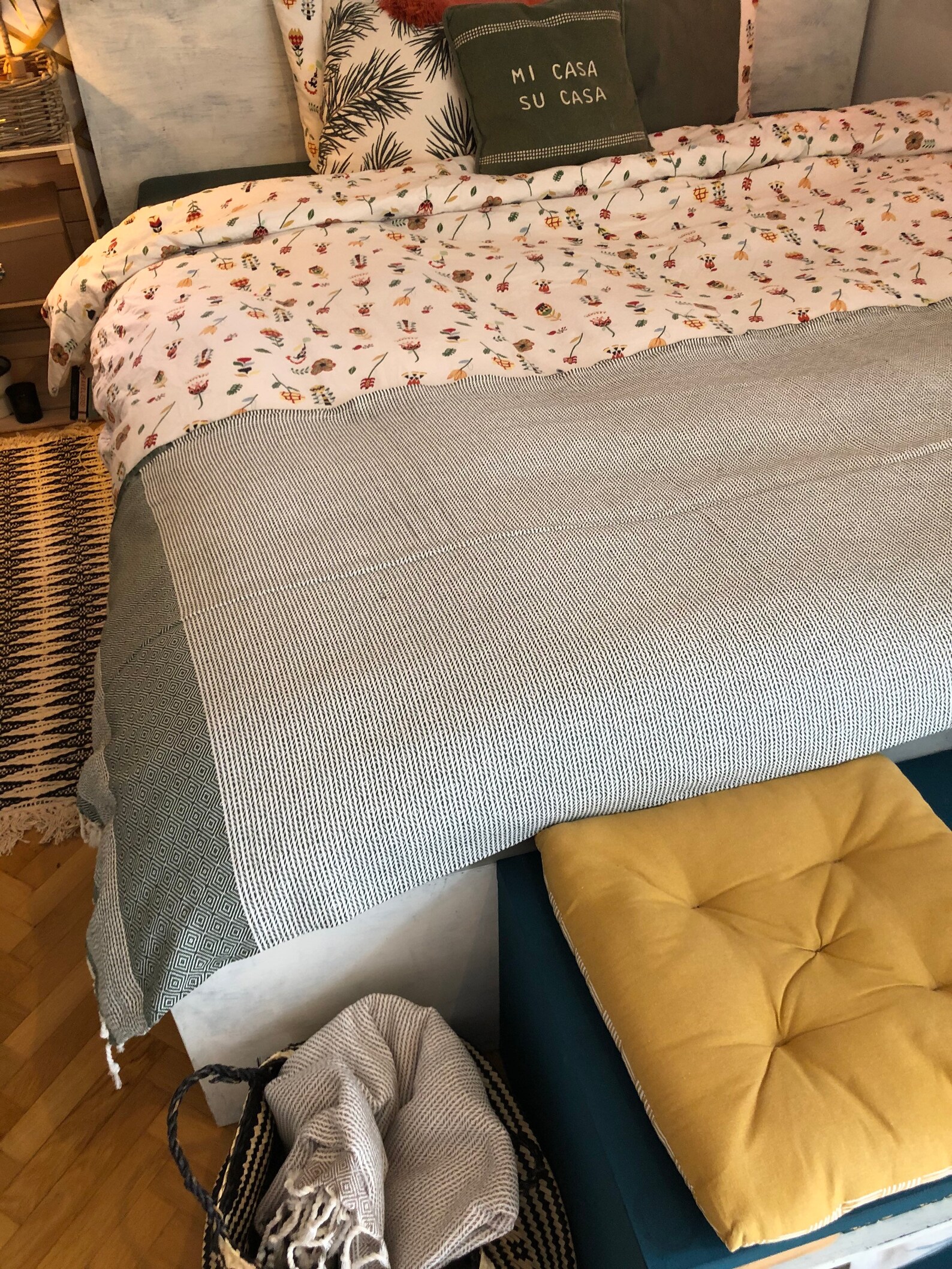 Handloomed Bed Throw and Bedspread, 150x200 Cm 59 X79, 100 Cotton