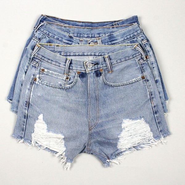 Paire de shorts en jean Levis Cut Off vintage recyclés, Surprise Mystery effiloché