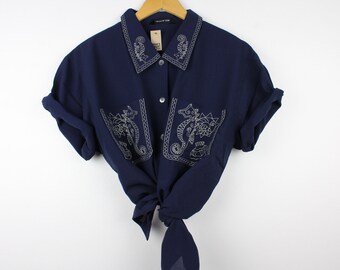 Gestickte Seepferdchen-Vintage-Hemdbluse mit kurzen Ärmeln und Knöpfen