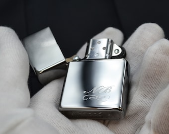 Accendino antivento Zippo con monogramma inciso, idea regalo personalizzata per fumatori, accendino a benzina, regalo per testimone di nozze, regalo di compleanno, lucido