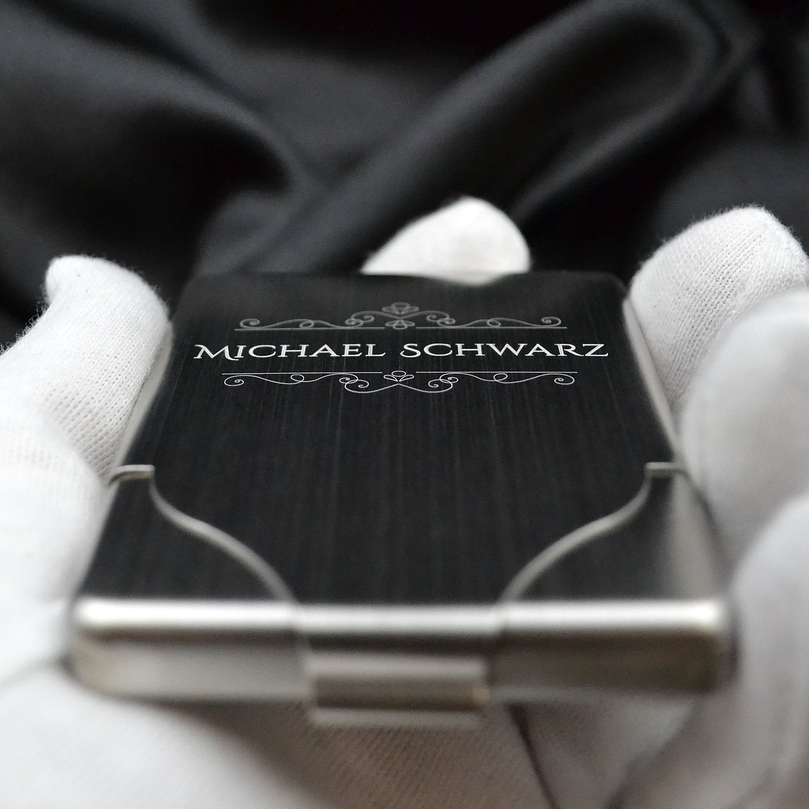 Personalisierbares Visitenkartenetui Premium Leder, Business Card Etui / Hülle für 50