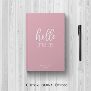 PERSONALIZADO Olá Pequena Menina. Mãe de 1ª Viagem. Lembranças de Primeiro Ano, Marcos, Ideia de Presente para Chá de Bebê, Filha Recém-nascida, Personalizado