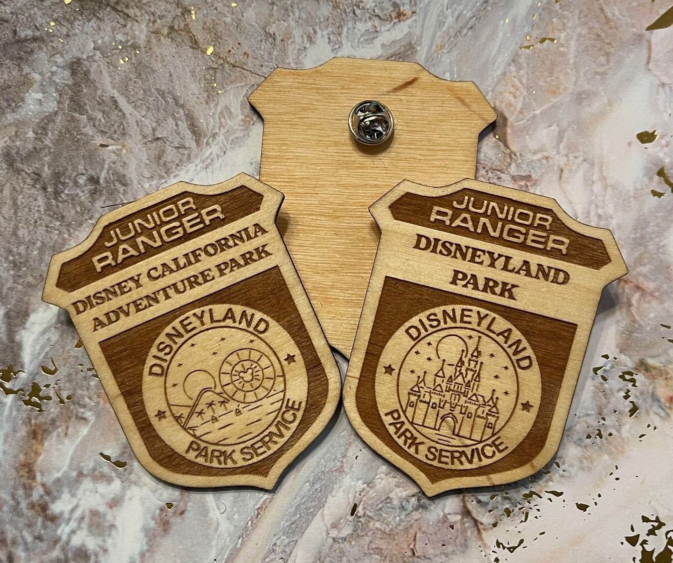 ピンバッジ カリフォルニア フォレスト アカデミー Disneyland