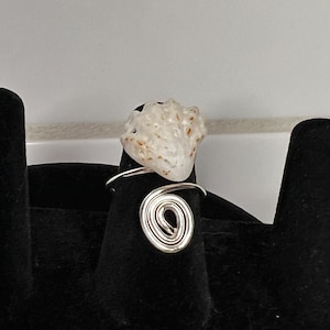 Wire Seashell ring
