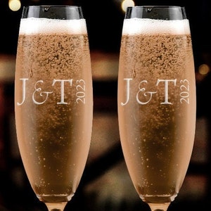 Set of 2 - Custom Initials w Dates Wedding Toasting Flutes - Personalized Toasting Flutes - Personalized Wedding Glass - Champagne Flute - A