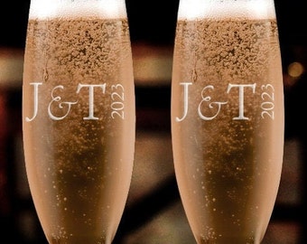 Set of 2 - Custom Initials w Dates Wedding Toasting Flutes - Personalized Toasting Flutes - Personalized Wedding Glass - Champagne Flute - A