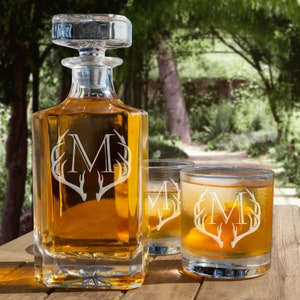 Personalized Whiskey Decanter Set With Glasses / Whiskey Glasses / Groomsmen Gift / Christmas Gift / Husband Gift / Anniversary Gift