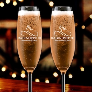 Set of 2, Mr. And Mrs. Wedding Toasting Flutes - Wedding Glasses - Custom Personalized Champagne Glass - Wedding Flute - Champagne Flute - A