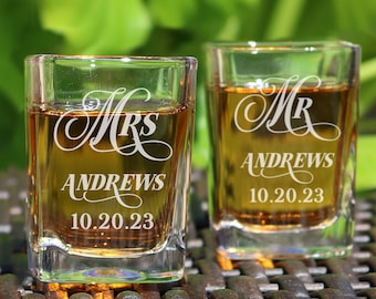 Set of 2 Wedding Shot Glasses, Wedding Glasses, Mr & Mrs Glasses, Wedding Glasses, Wedding Favors, Personalized Shot Glasses, Newlywed Gifts