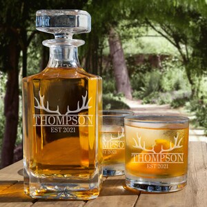 Personalized Whiskey Decanter Set With Glasses / Whiskey Glasses / Groomsmen Gift / Christmas Gift / Husband Gift / Anniversary Gift