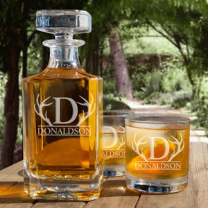 Personalized Whiskey Decanter Set With Glasses / Whiskey Glasses / Groomsmen Gift / Christmas Gift / Husband Gift / Anniversary Gift
