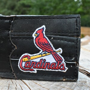 Cartera plegable de guante de béisbol reutilizada con parche de los St. Louis Cardinals