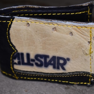 Cartera plegable reciclada con forma de guante de béisbol Allstar