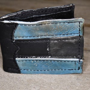 Cartera plegable con forma de guante de béisbol azul reutilizada
