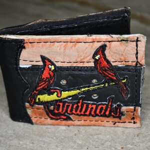 Cartera plegable con forma de guante de béisbol y parche de los St Louis Cardinals