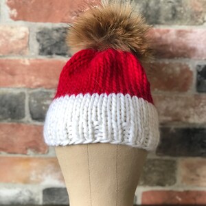 El WHōōKNITS &quot;Panda&quot; Hand-knit Wool Hat: ¡Bloqueo de color en su máxima expresión!
