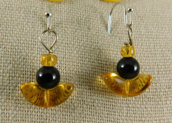 Lot of Two Pair of Yellow/Gold Dangle Earrings-La… - image 5