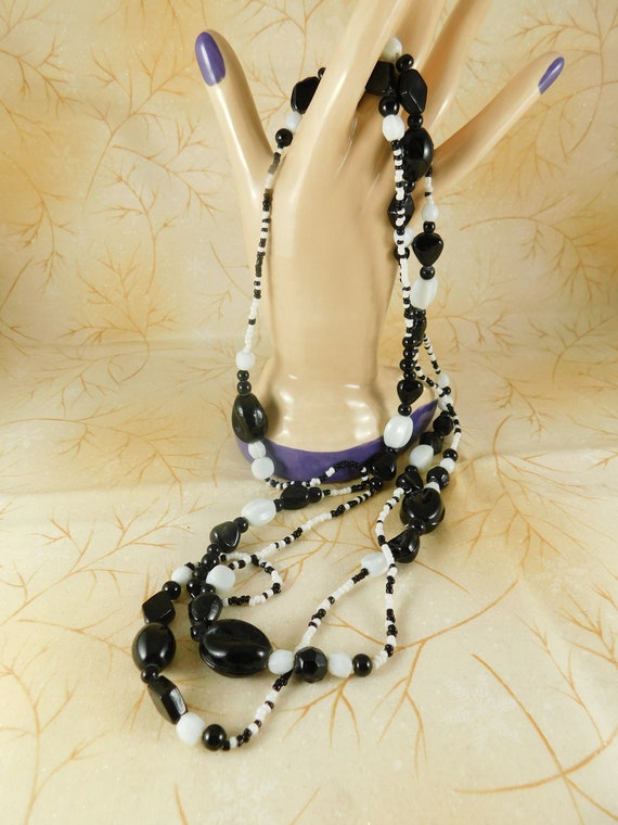 1950's Black & White Glass Bead Opera Necklace-No… - image 2