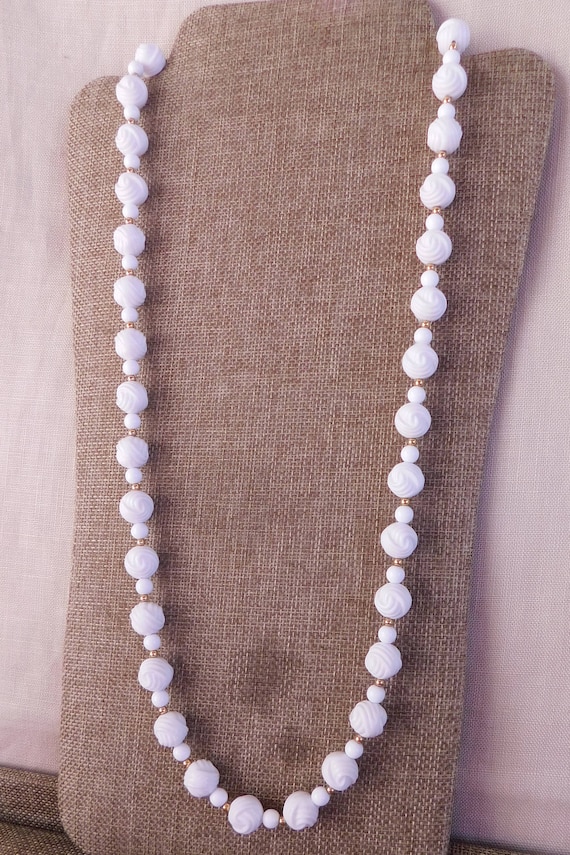Carved White Lucite Bead Necklace, Beaded Lucite … - image 2
