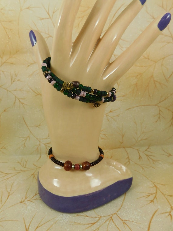Vintage '90s Beaded Memory Wire Bracelets: Green … - image 5