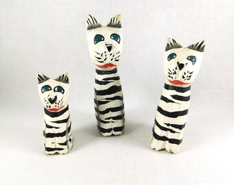 Vintage Hand Carved Wooden Cat Family: 1960s Collectible Carvings