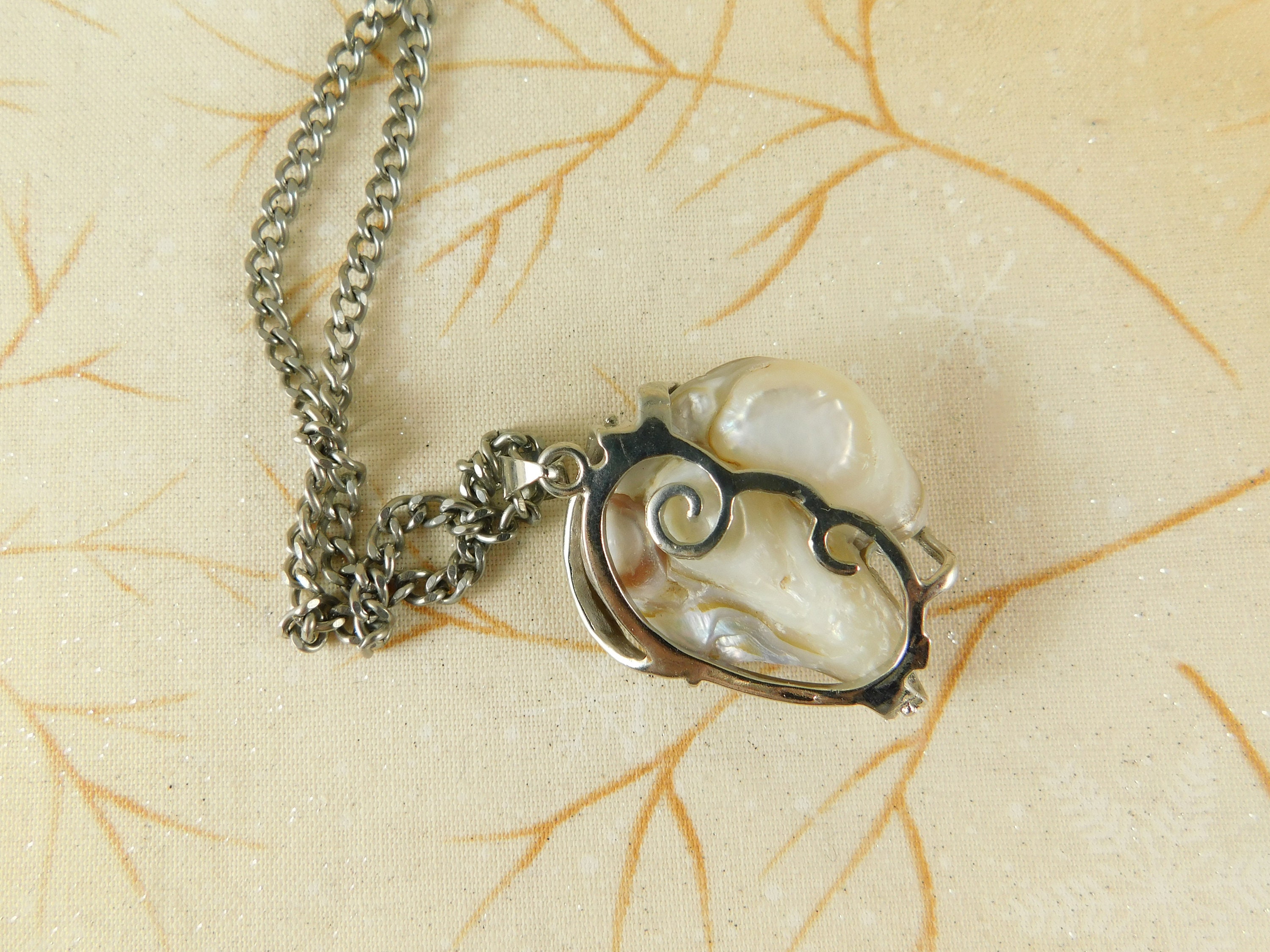 Collier Pendentif Ethnique Années 70 - Perles Et Métal Argenté, Occasion
